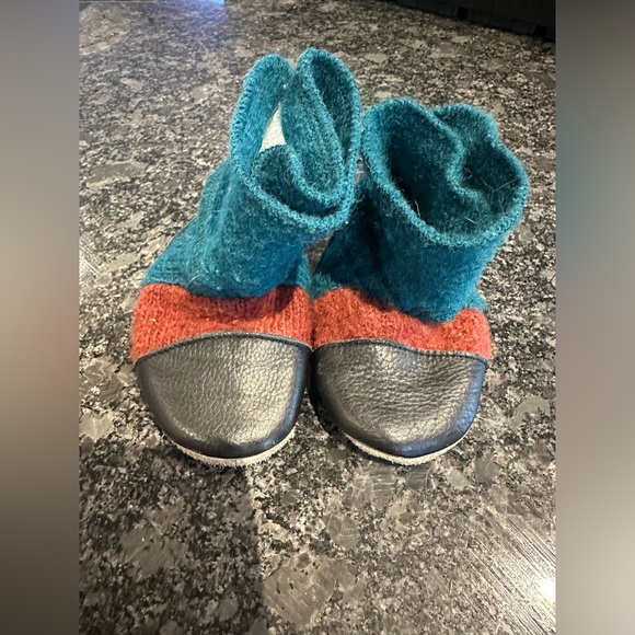 Nooks Baby Felted Wool Booties - Picture 2 of 7